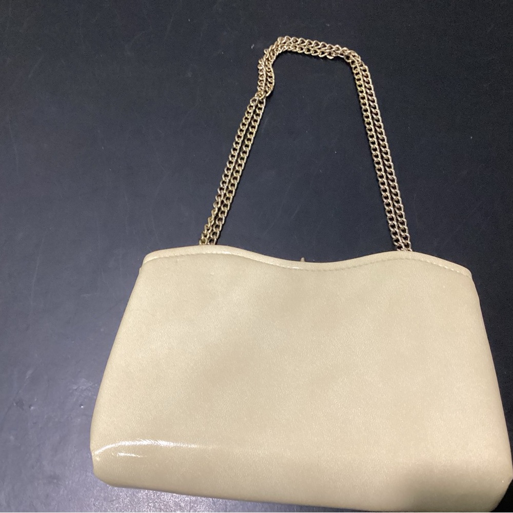 Vintage late 1960s purse cream color. Pre-owned. - Picture 5 of 6